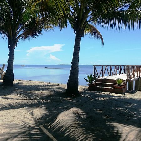 Cooper'S Beach Resort Lucbuan Экстерьер фото