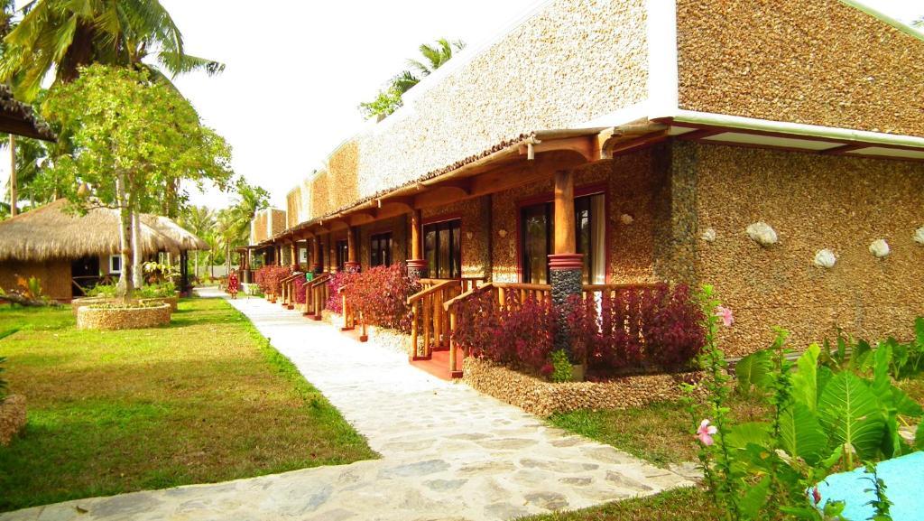 Cooper'S Beach Resort Lucbuan Экстерьер фото