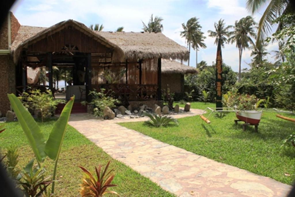 Cooper'S Beach Resort Lucbuan Экстерьер фото