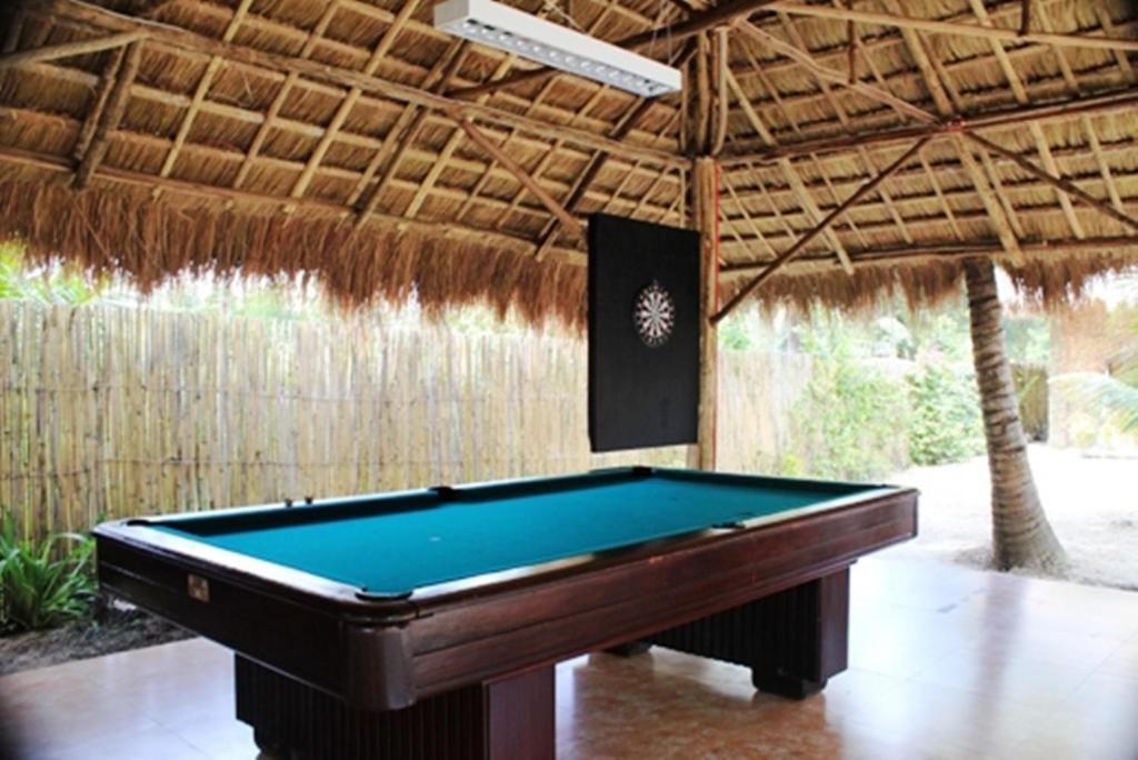 Cooper'S Beach Resort Lucbuan Экстерьер фото