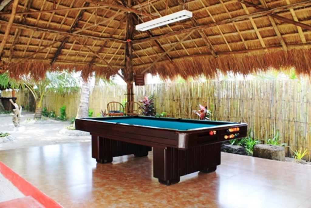 Cooper'S Beach Resort Lucbuan Экстерьер фото