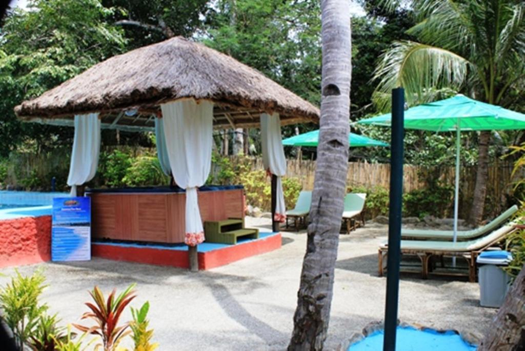 Cooper'S Beach Resort Lucbuan Экстерьер фото