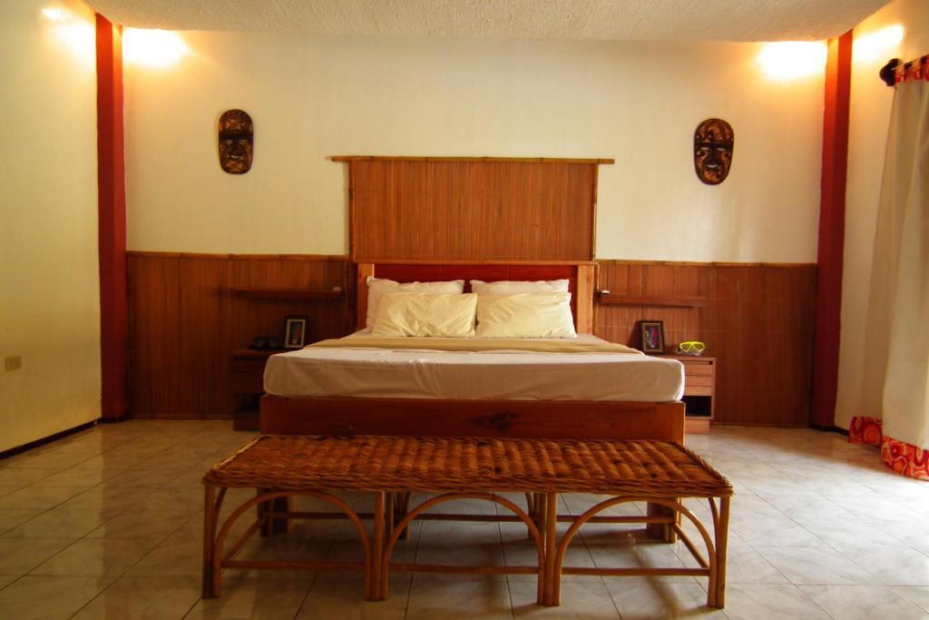 Cooper'S Beach Resort Lucbuan Номер фото