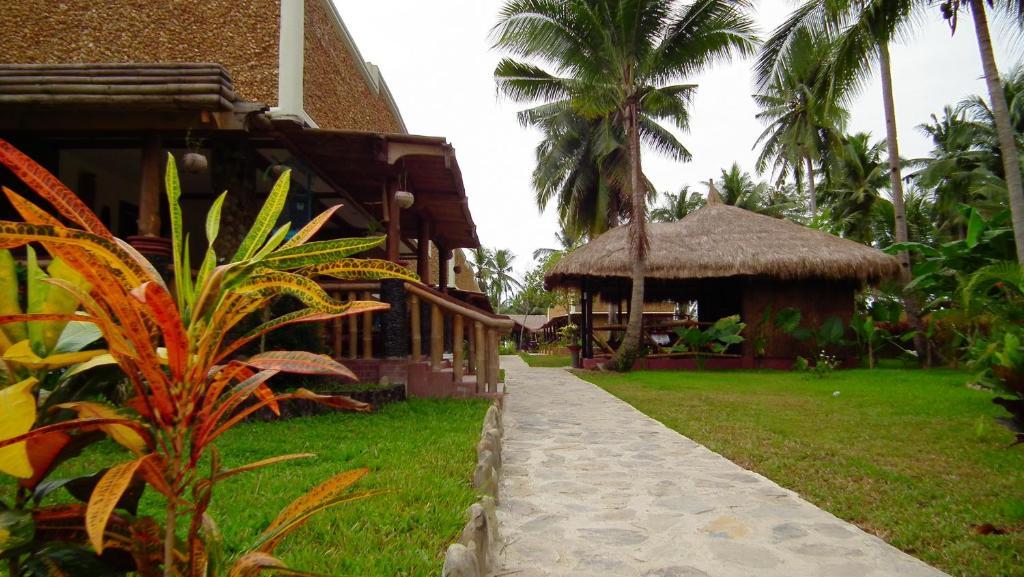 Cooper'S Beach Resort Lucbuan Экстерьер фото