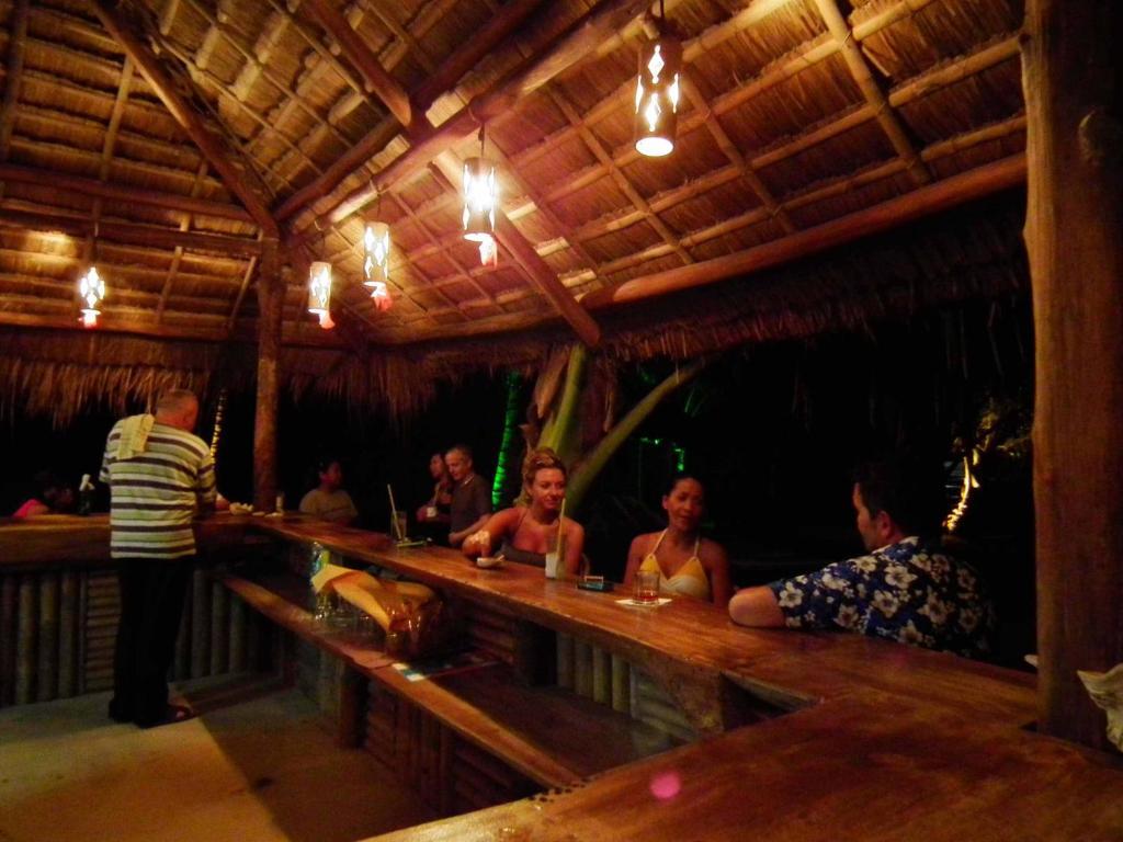 Cooper'S Beach Resort Lucbuan Экстерьер фото