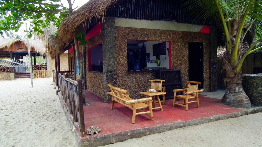 Cooper'S Beach Resort Lucbuan Экстерьер фото