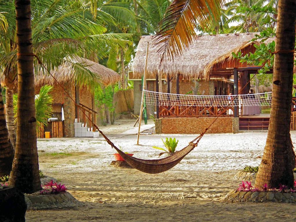 Cooper'S Beach Resort Lucbuan Экстерьер фото