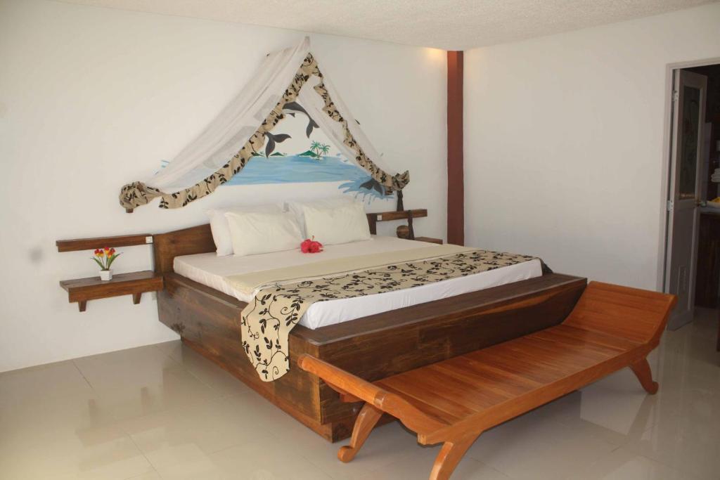 Cooper'S Beach Resort Lucbuan Экстерьер фото