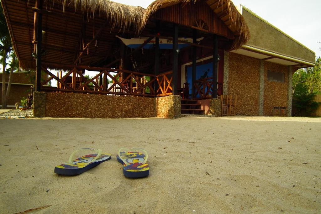 Cooper'S Beach Resort Lucbuan Экстерьер фото