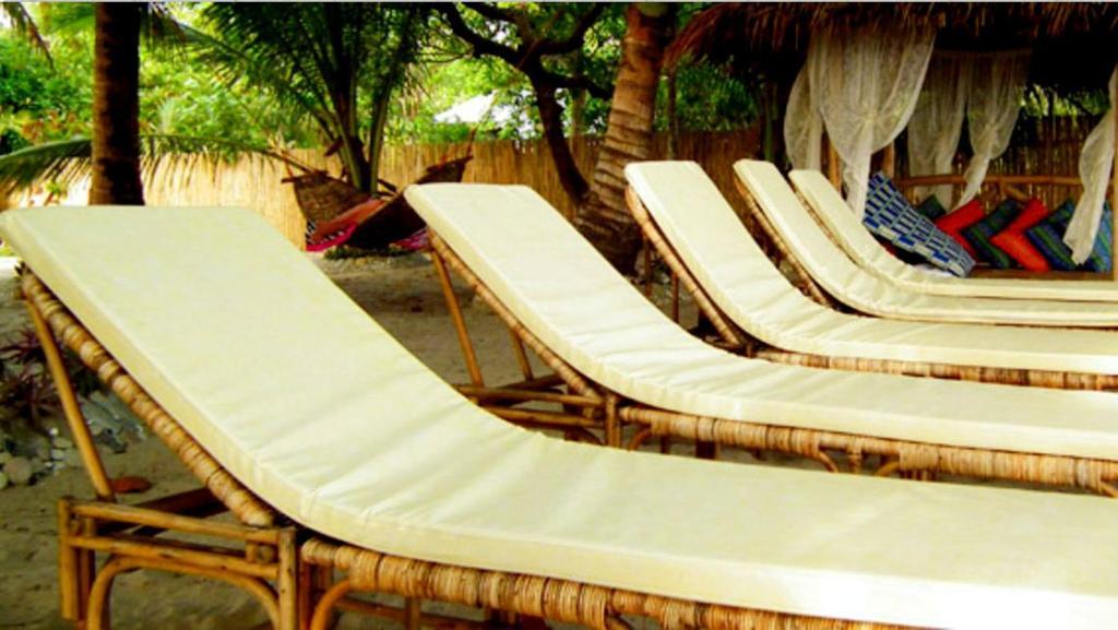 Cooper'S Beach Resort Lucbuan Экстерьер фото
