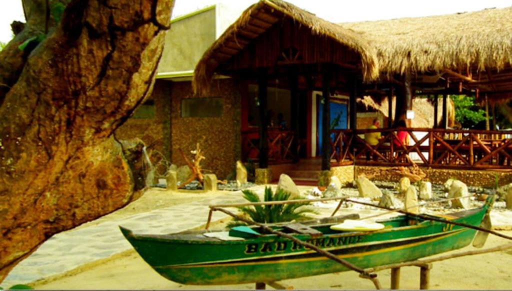 Cooper'S Beach Resort Lucbuan Экстерьер фото