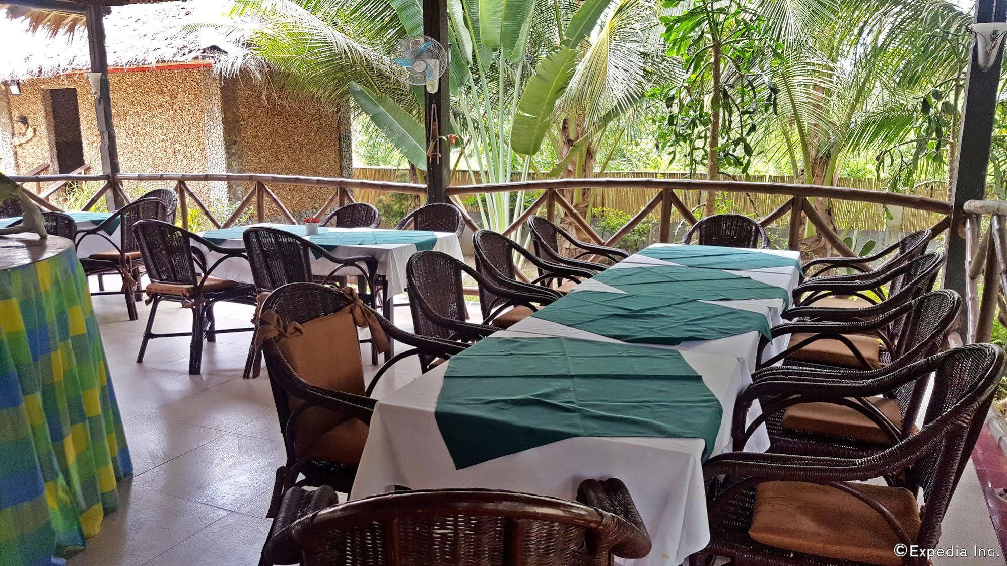 Cooper'S Beach Resort Lucbuan Экстерьер фото