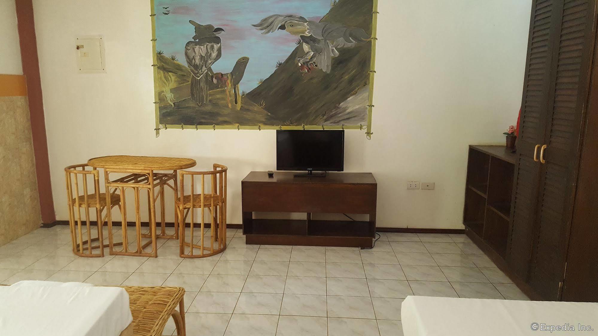 Cooper'S Beach Resort Lucbuan Экстерьер фото
