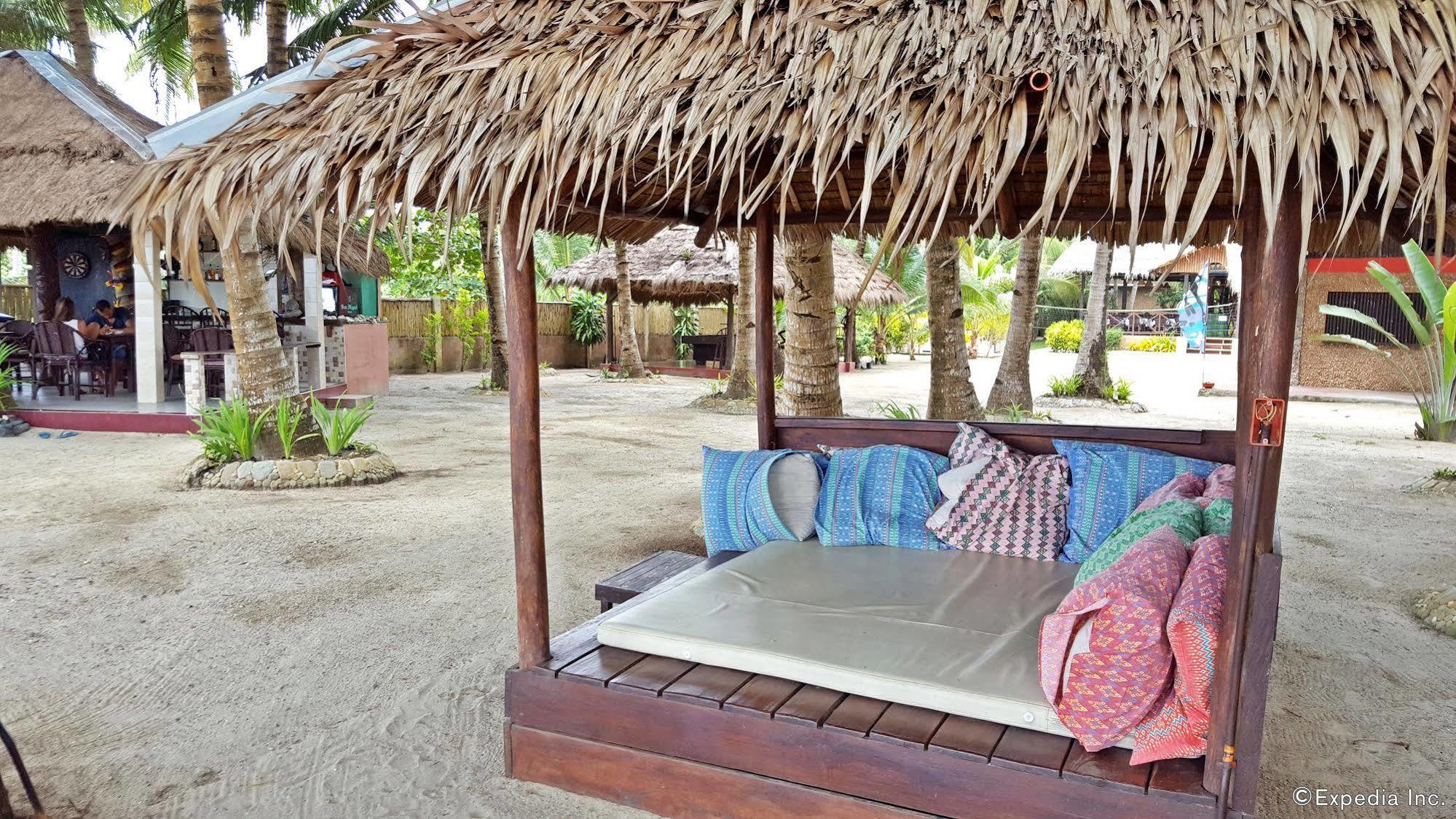 Cooper'S Beach Resort Lucbuan Экстерьер фото