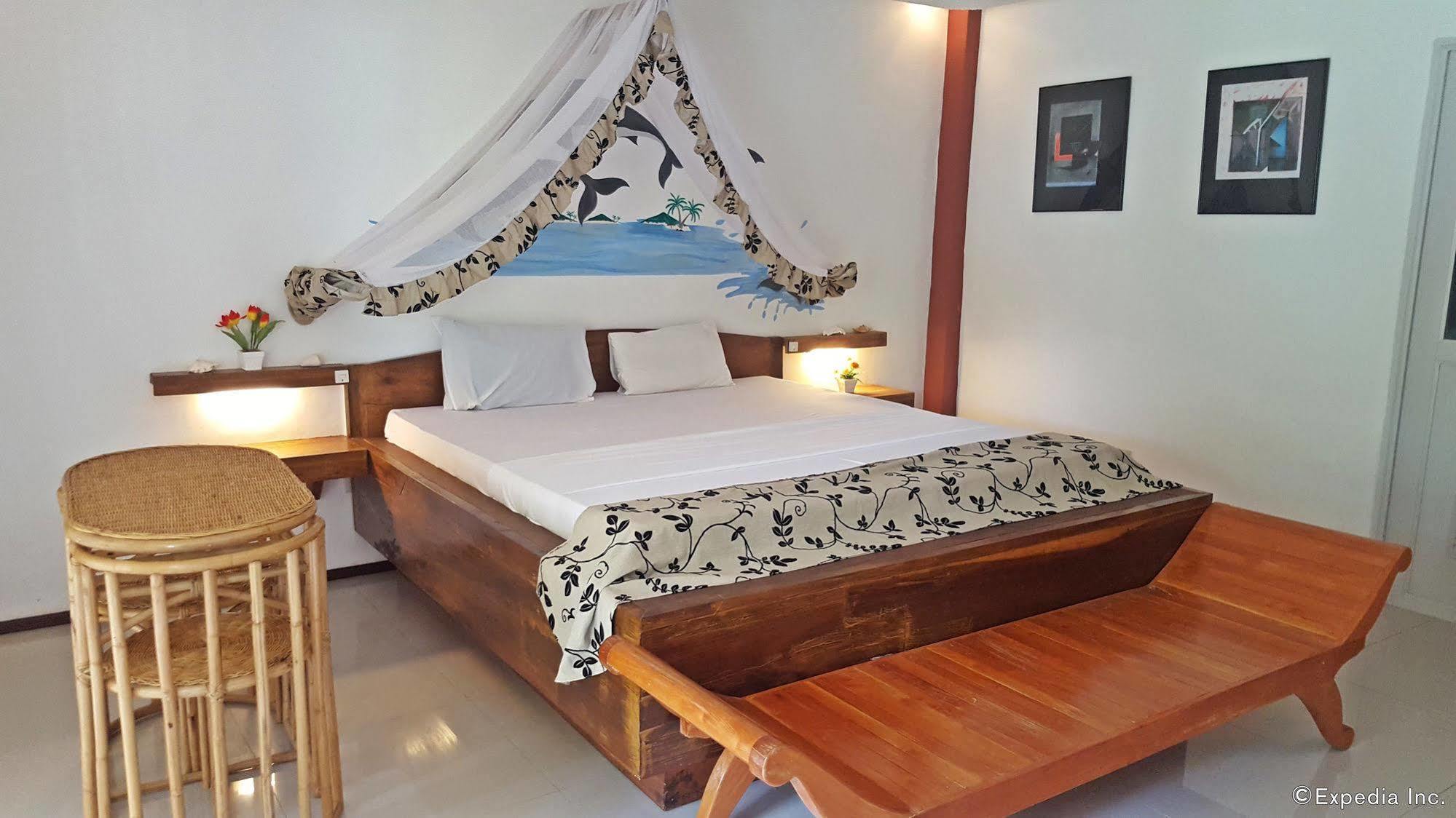 Cooper'S Beach Resort Lucbuan Экстерьер фото
