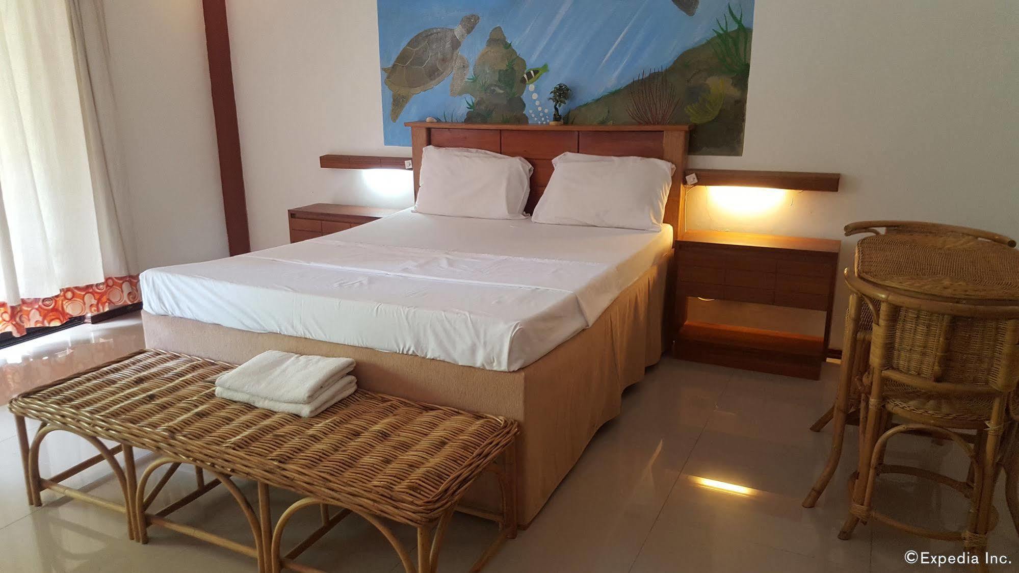 Cooper'S Beach Resort Lucbuan Экстерьер фото