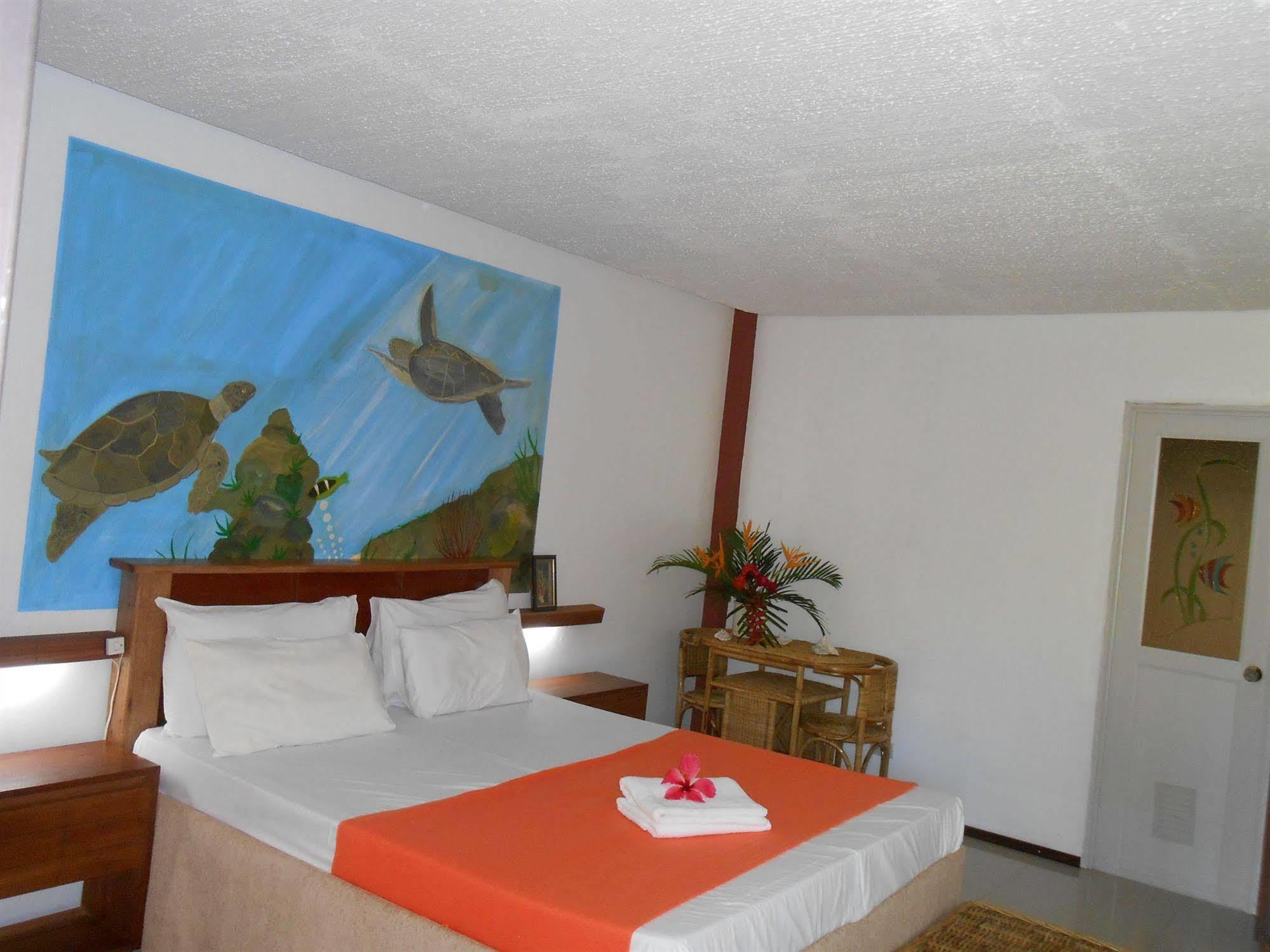 Cooper'S Beach Resort Lucbuan Экстерьер фото