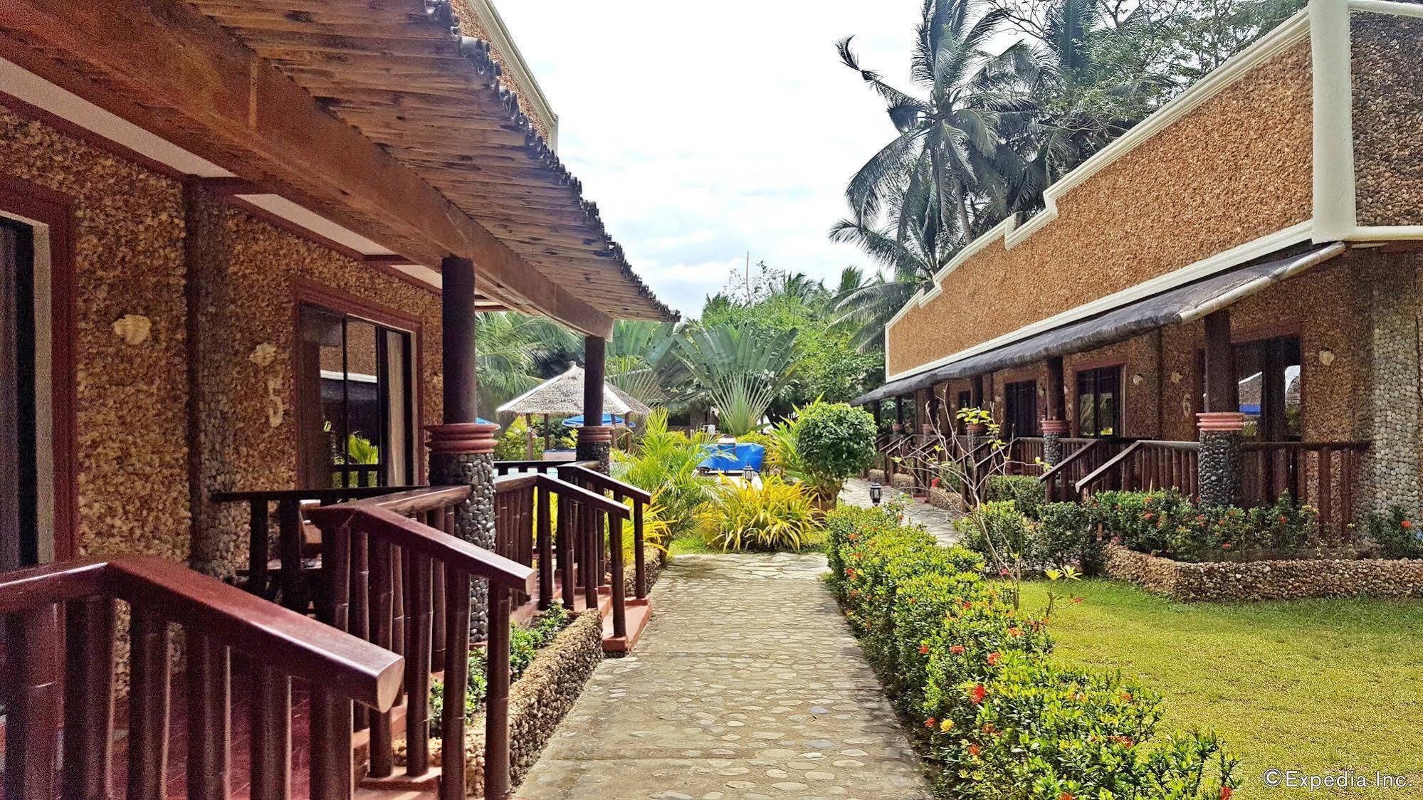 Cooper'S Beach Resort Lucbuan Экстерьер фото