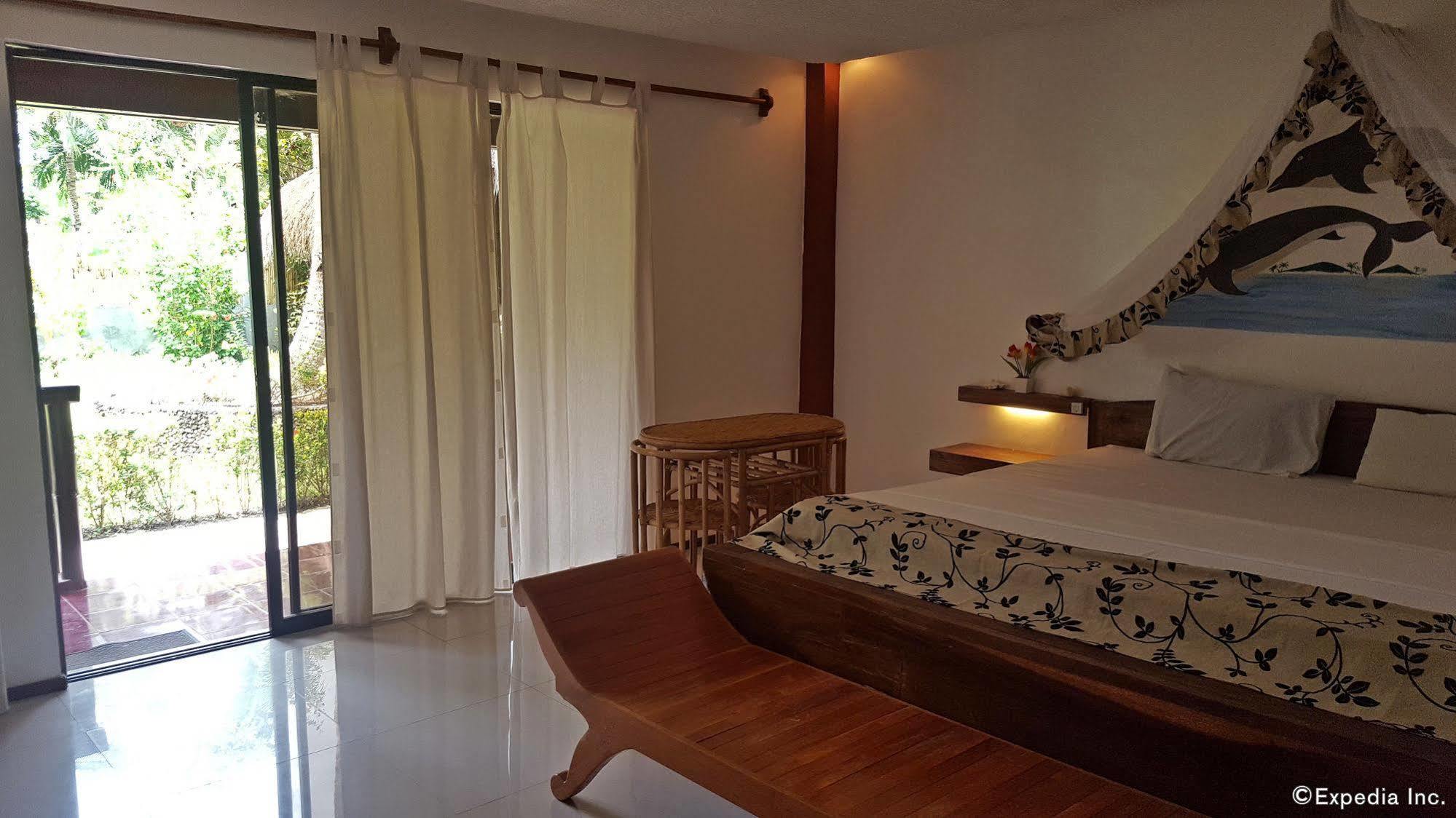 Cooper'S Beach Resort Lucbuan Экстерьер фото