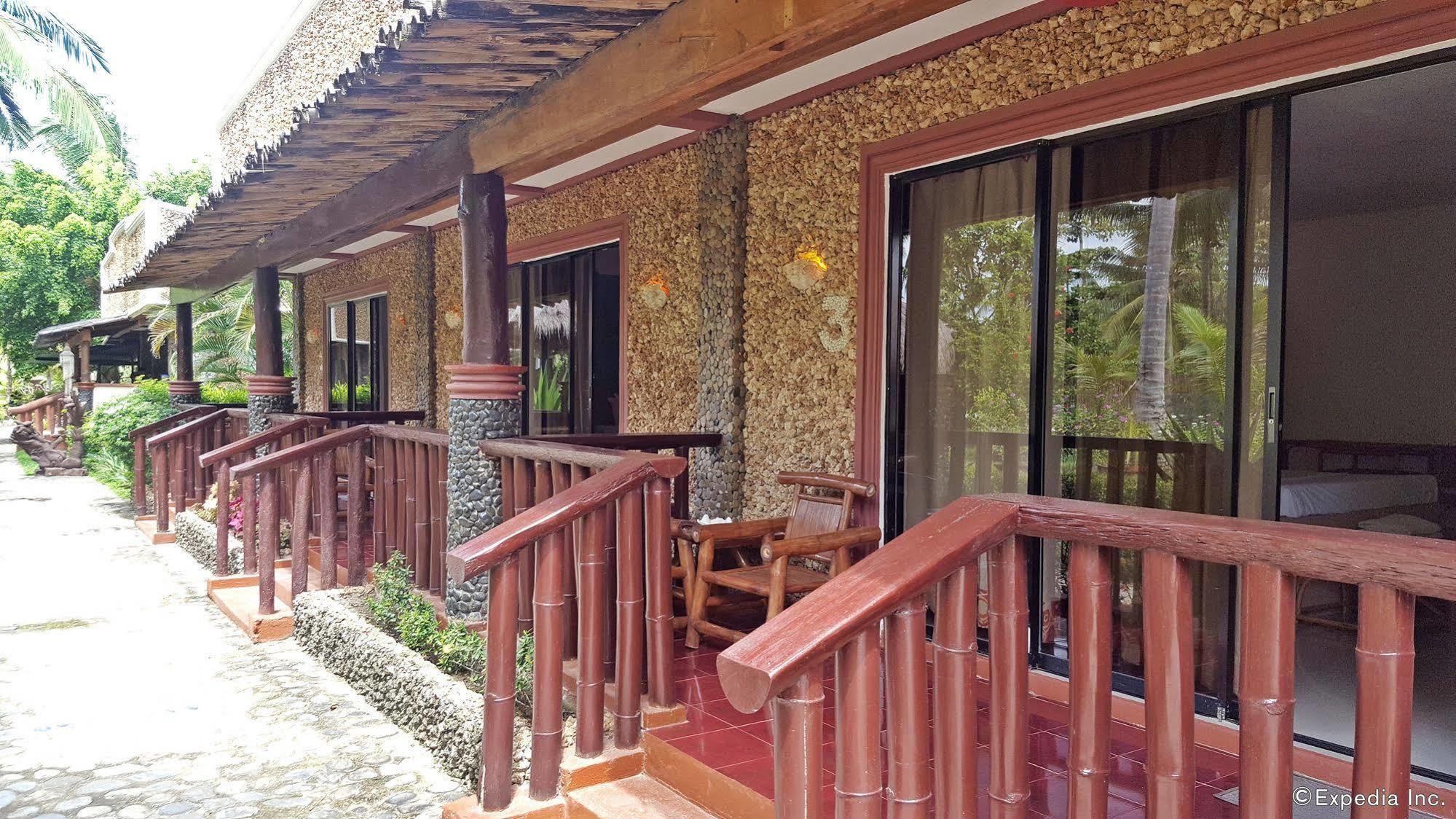 Cooper'S Beach Resort Lucbuan Экстерьер фото