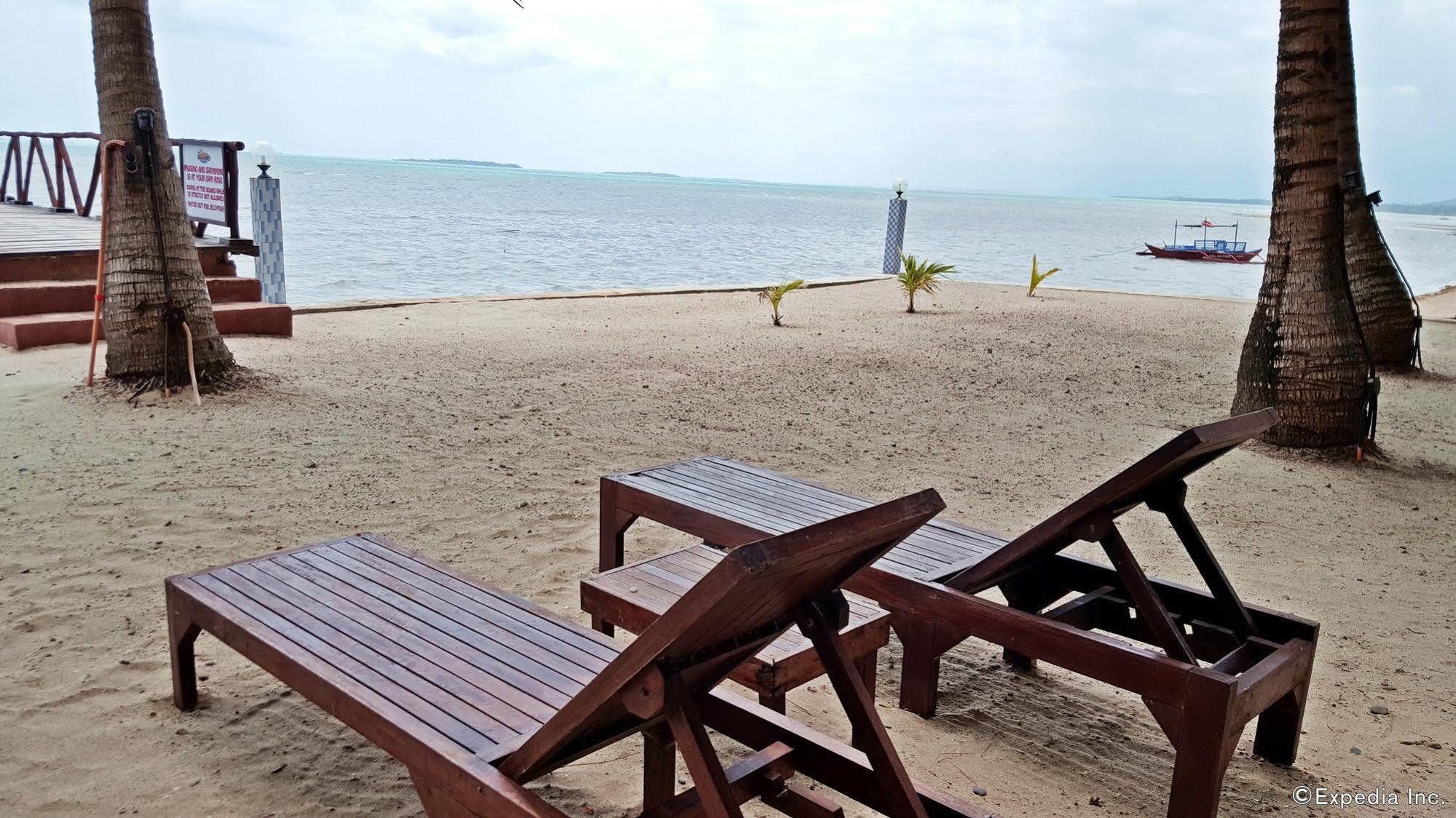 Cooper'S Beach Resort Lucbuan Экстерьер фото
