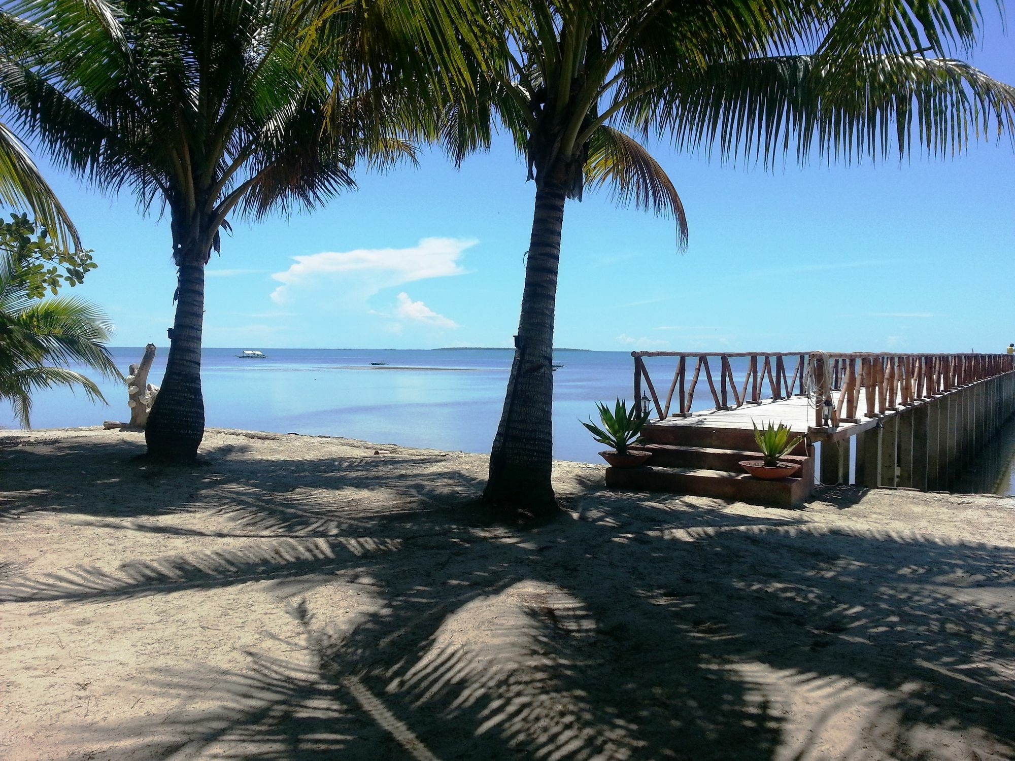 Cooper'S Beach Resort Lucbuan Экстерьер фото