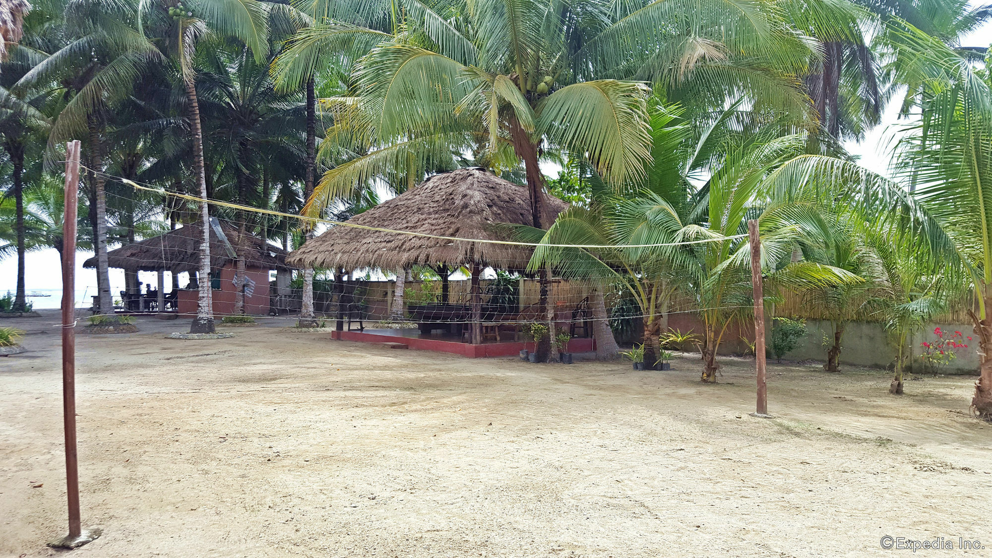 Cooper'S Beach Resort Lucbuan Экстерьер фото