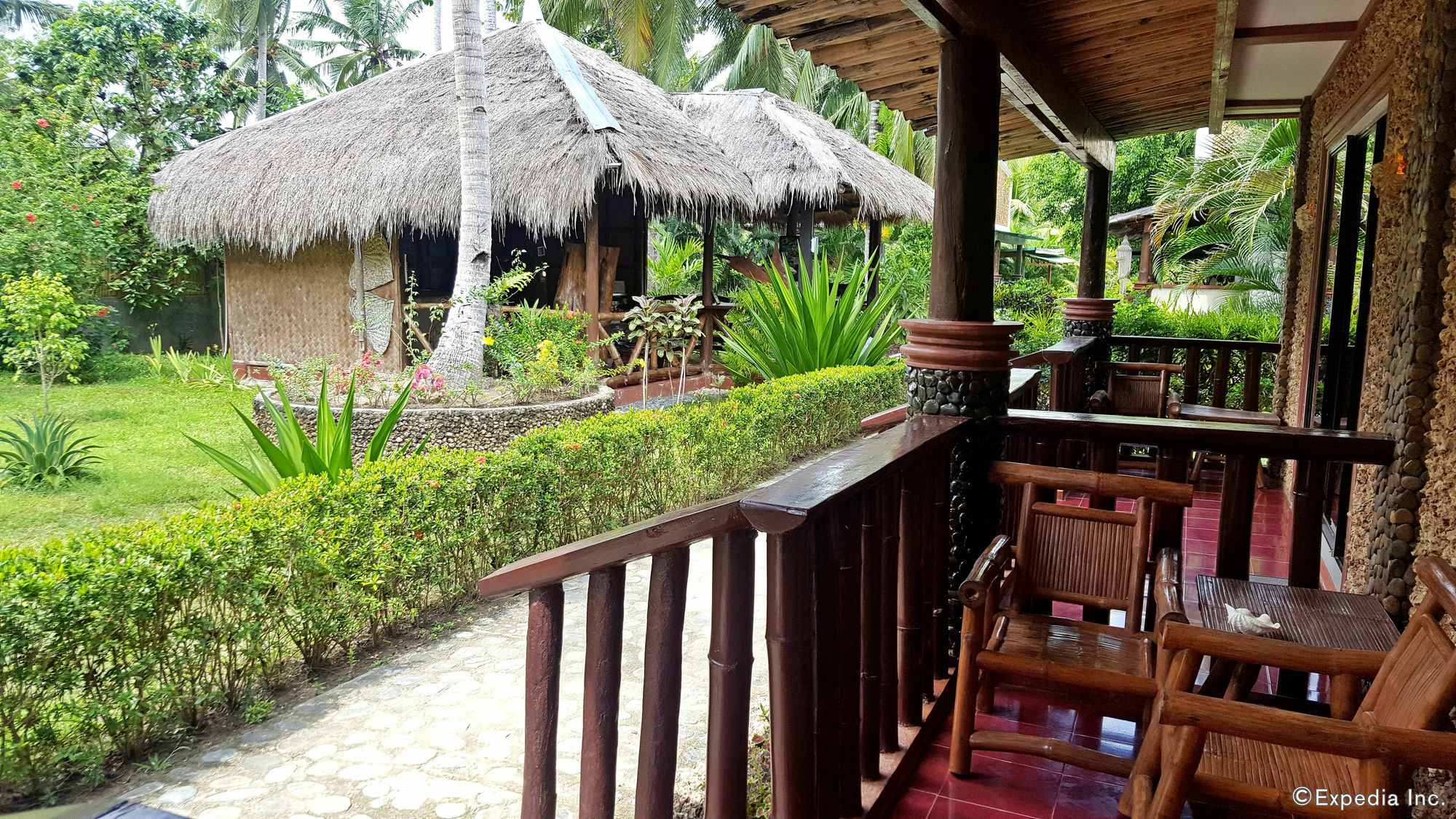 Cooper'S Beach Resort Lucbuan Экстерьер фото