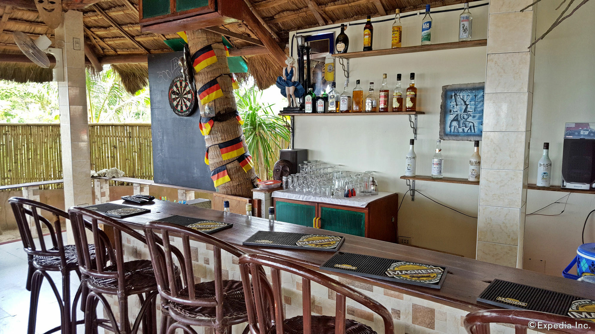 Cooper'S Beach Resort Lucbuan Экстерьер фото