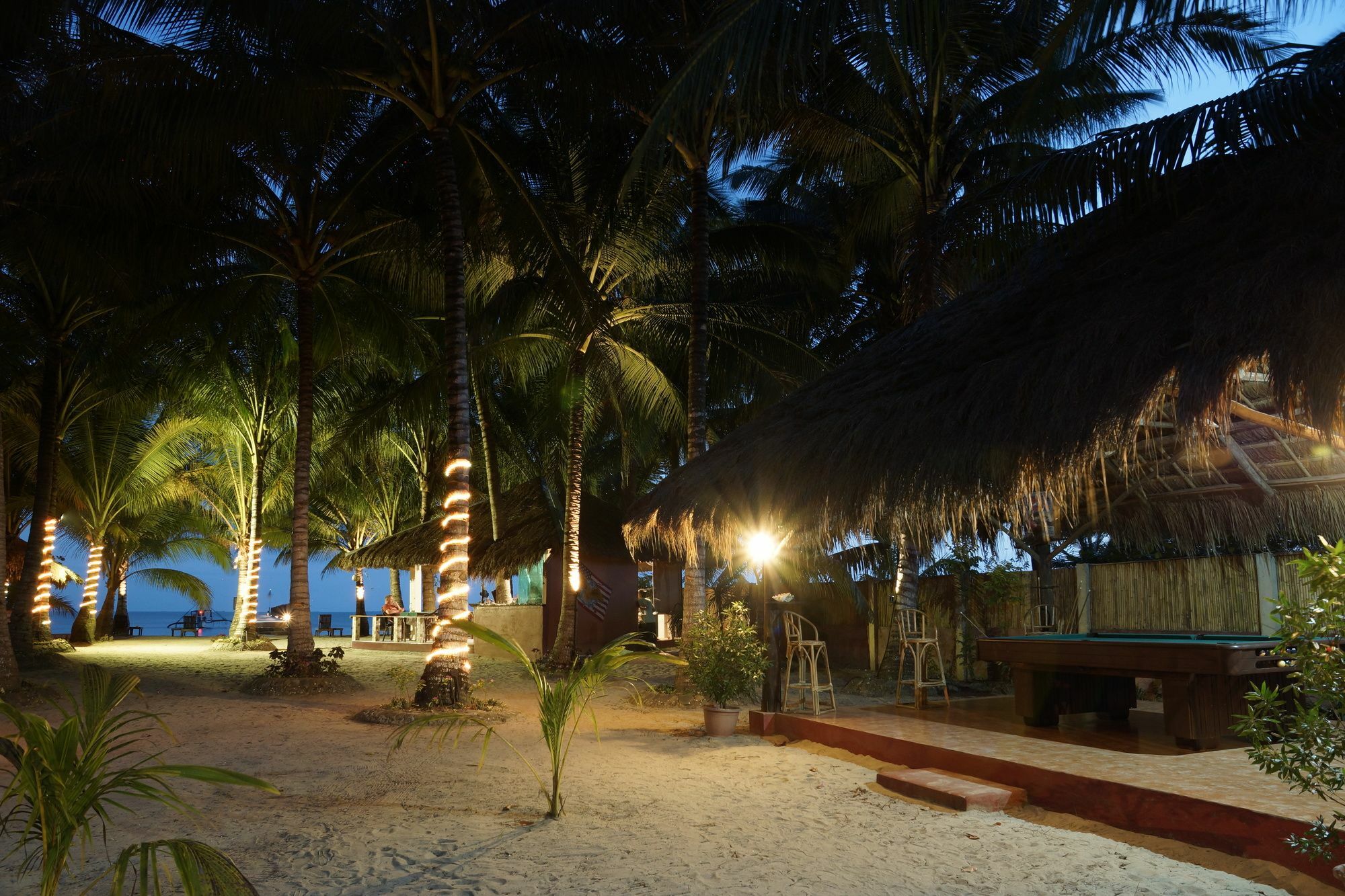 Cooper'S Beach Resort Lucbuan Экстерьер фото